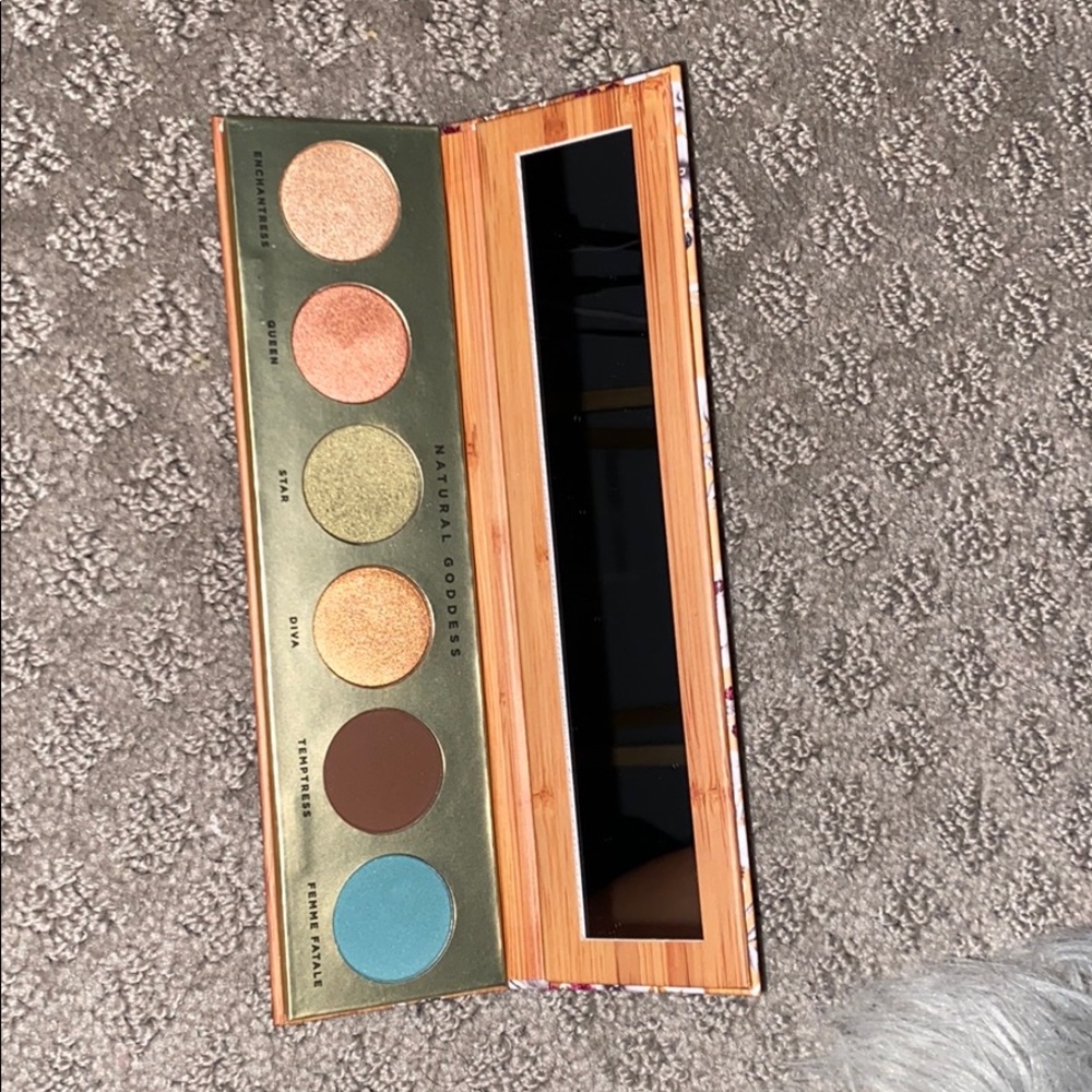 Unused Eyeshadow palette from butter London